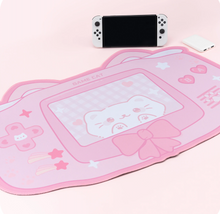 Cargar imagen en el visor de la galería, Alfombrilla de escritorio - Pinky Gaming Cat
